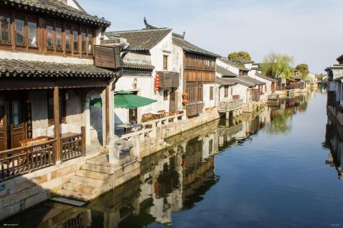 探讨天涯热点话题的学校外面穿得很少的人会影响孩子的心理健康么?平台